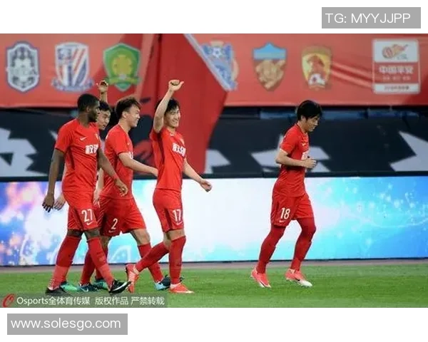 权健与重庆激战在即球票热销引发球迷关注与期待 权健与重庆激战在即球票热销引发球迷关注与期待