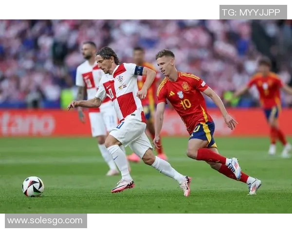 莫陆军与阿尔巴的精彩对决揭示足球战术的魅力与团队合作的重要性 莫陆军与阿尔巴的精彩对决揭示足球战术的魅力与团队合作的重要性